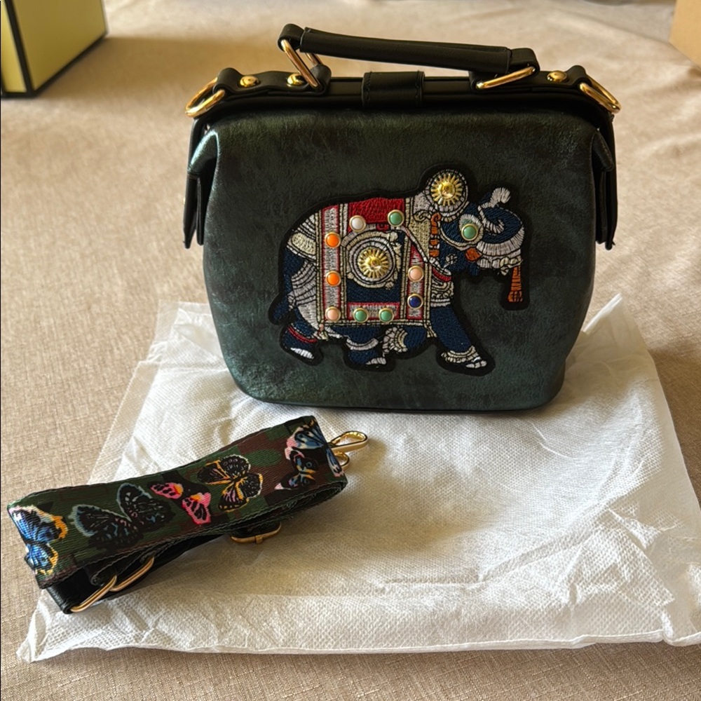 NWOT appliqué medicine Bag w/ removable strap- Forest Green comes with dust bag